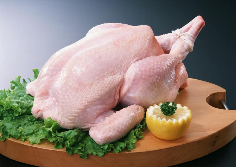 روزانه ۹۰۰ تن مرغ در مازندران کشتار می شود