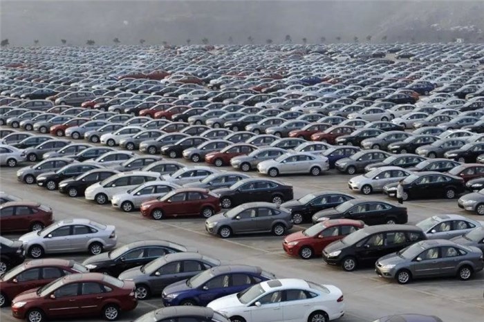 واردات خودروهای کارکرده به بازار ثبات می‌بخشد